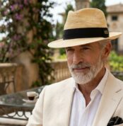 Chapeau_sur_tête_homme_202605061613