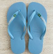Flip-flops_on_light_background_202606291752 (1)