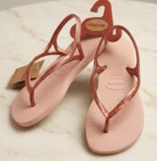 Footwear_showcase_studio_lighting_202606291720